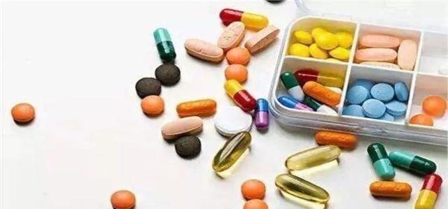 送医|女子怀孕11个月还未生产,紧急送医后全家痛哭,医生太愚昧了