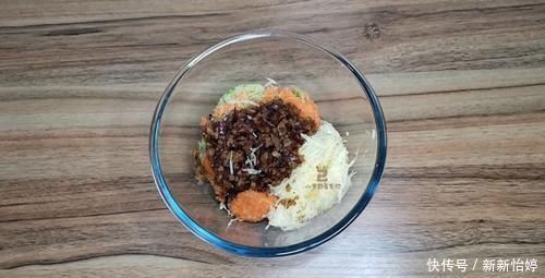 无论烙什么饼,和面时多加一种料,烙出的饼酥脆松软,凉了也不硬