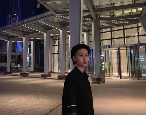 2021具有代表性的发型：一刀切气质A，撕漫发型小个子太合适！