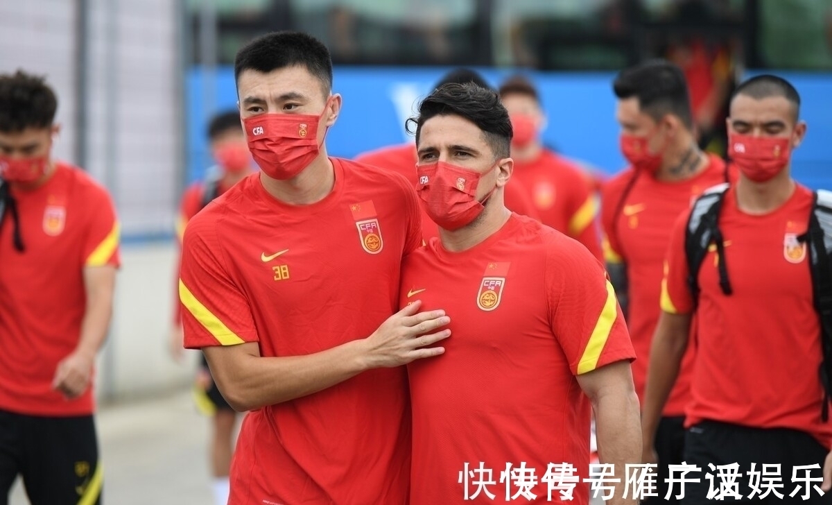 郑铮|国足集训第3天,连伤两将!鲁能铁卫火速驰援,另一后卫在家待命