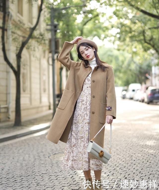 今冬流行的“长大衣+短靴”也太时髦了!显瘦显高,很适合矮个子