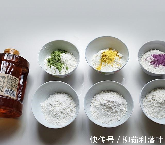 百梦|咖喱鸡肉彩色酥饼，咖喱味道浓郁，鸡肉Q弹滑嫩，一口不过瘾！