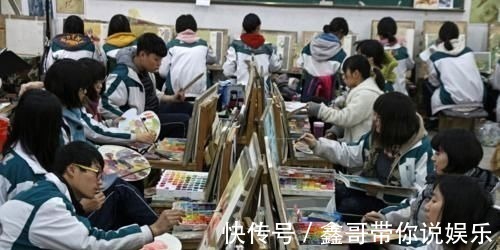 美术生!当美术学渣开始画明星,画面变得一言难尽,老师:这是怎么做到的