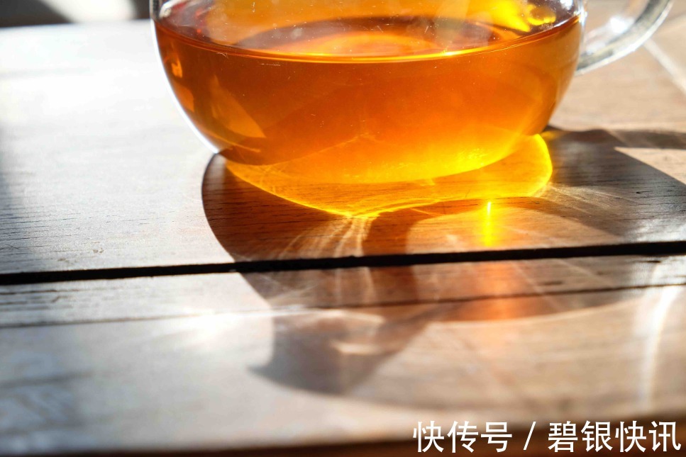 养花浇水要格外注意，三种水不能用，越浇花卉长得越差，烂根黄叶