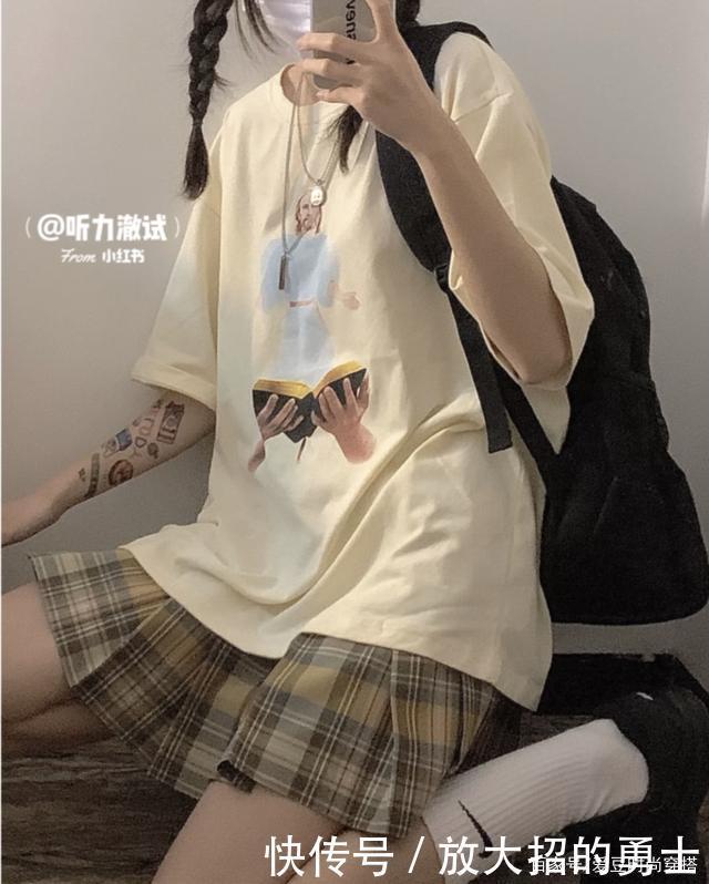 除了淡黄色,今年更流行“奶油黄”穿搭,气质又显白