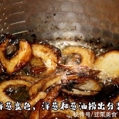 补充蛋白质|#圣迪乐鲜蛋杯复赛#家庭版卤肉饭，电饭煲版