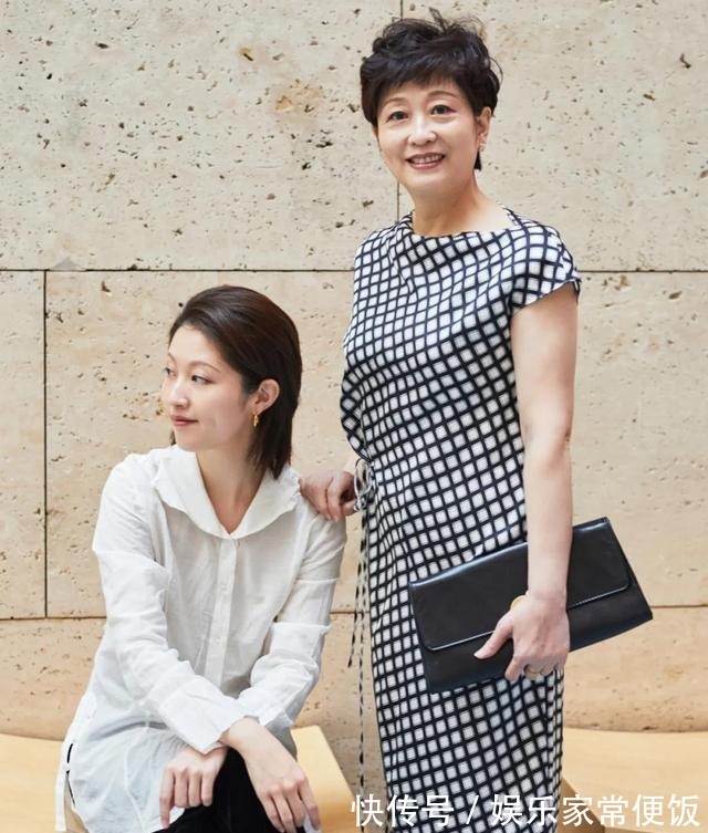 针织开衫 这才是五六十岁女人该有的打扮!她的减龄穿搭,优雅时髦又舒心!