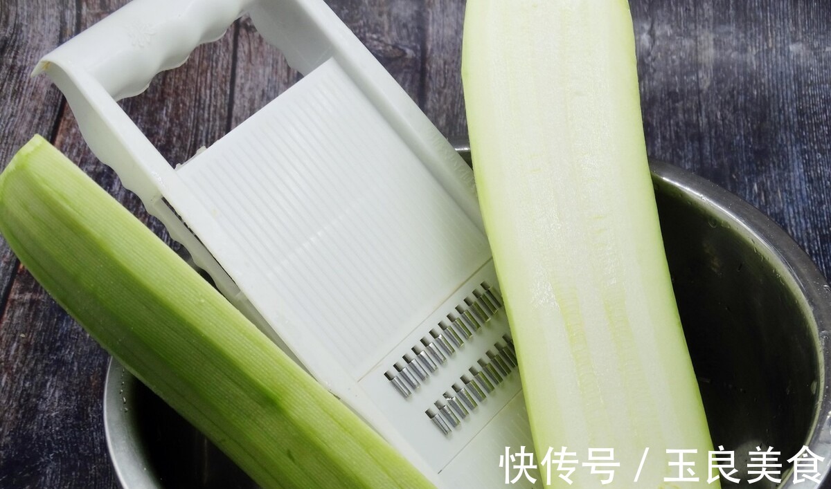 肉馅|夏天多吃此馅饺子,清淡清香营养高,一顿能吃30个,比肉馅还香