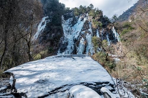 界河|卧龙关冰瀑，号称完爆虎牙，只因这里生活着大熊猫和雪豹吗