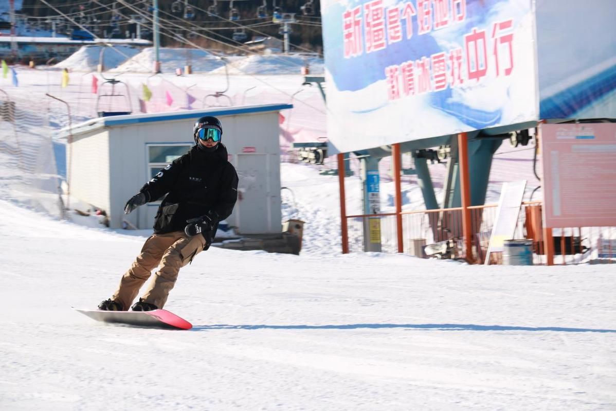 黑走马|冰天雪地燃起滑雪热——写在第十九届乌鲁木齐丝绸之路冰雪风情节