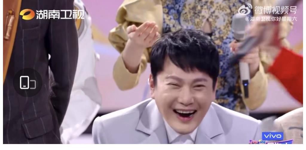 青少年节目《你好星期六》网络赌博代言人张信哲，登台助力！