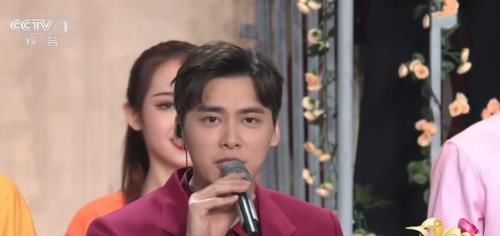 秋晚|娱乐圈进入后流量阶段,央视调整秋晚嘉宾阵容,收视依然不被看好