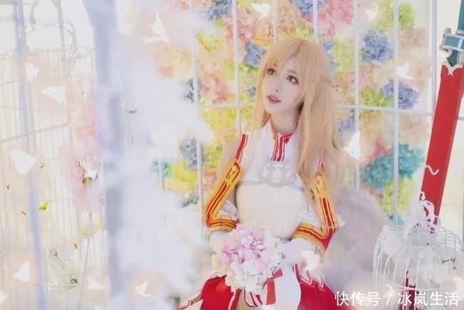 狐妖小红娘|大一学妹cos“亚丝娜”，秀丽气质迷人，坐下来那一刻迷失了自我
