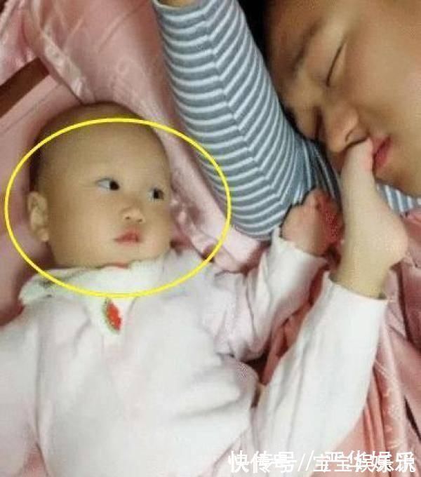 小脚丫|为了叫醒熟睡的爸爸,宝宝连自身形象都不顾了,网友就服你