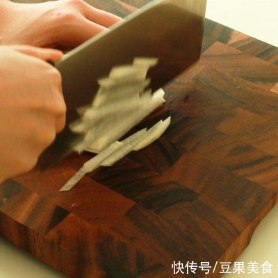 饭店大厨说漏嘴的秘密，萝卜生蚝汤这样做才好吃