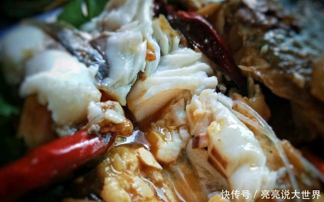  给鱼去腥，用料酒还是用醋都错了，只需一勺它，鲜嫩入味还不腥