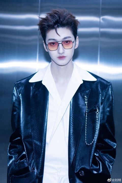 爱豆|唱跳节目没出道,恋爱综艺里他倒是挺有一套