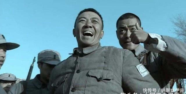 敌人|在拼刺刀时,敌人为何不拿枪直接扫射,反而是配合呢?