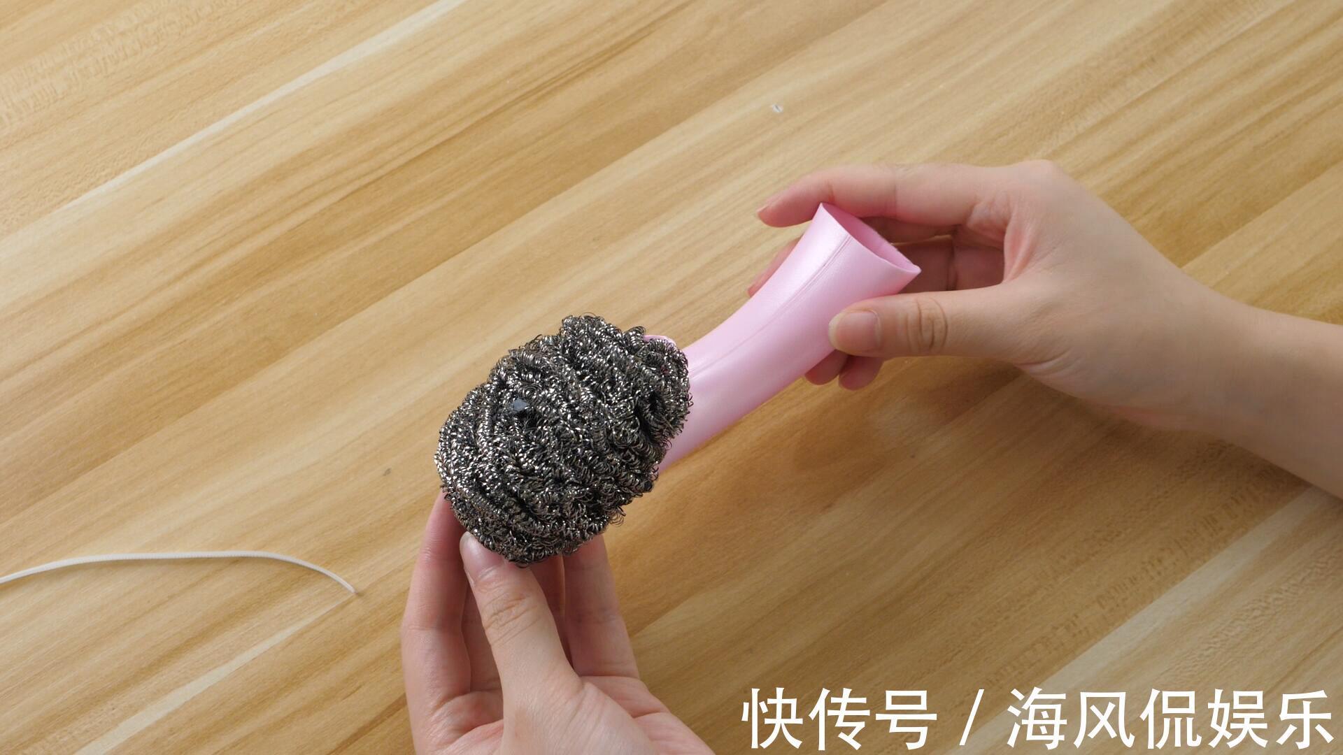 今天才知道，洗衣液瓶子里有个小装置，改一改，放到阳台真实用