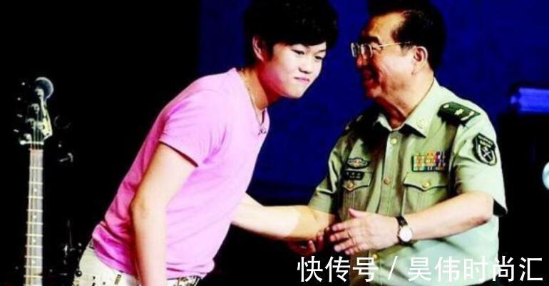 书法@李天一书法欣赏，“江天一色”字迹有力，价值10万！