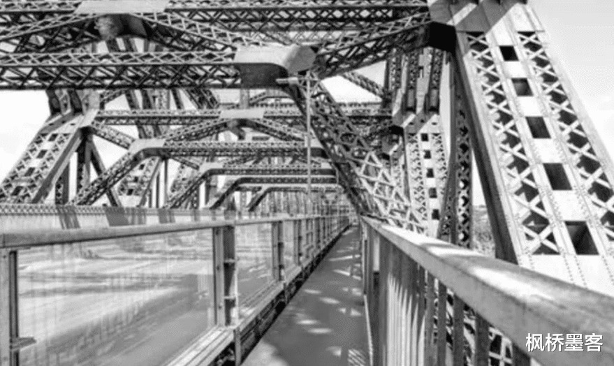 桥梁|一枚戒指背后的故事2次坍塌,88人死亡,工程师心中的“锁”