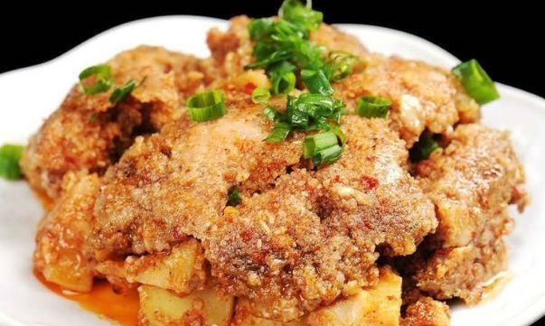 大家吃过粉蒸肉不一定吃过粉蒸肥肠，细嫩滑爽，软糯爽口，营养高