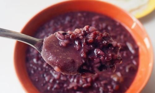 紫米|它是“补血米”，经常和红枣一起熬粥喝，能补气养血，贫血要多喝