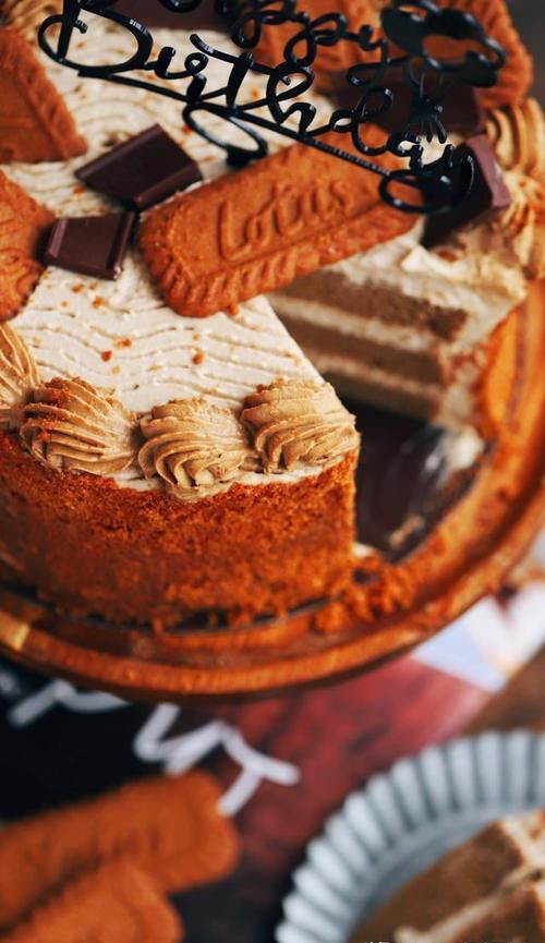  蛋白|入冬必备的甜点！焦糖饼干咖啡奶油蛋糕，爱上这香浓的美味