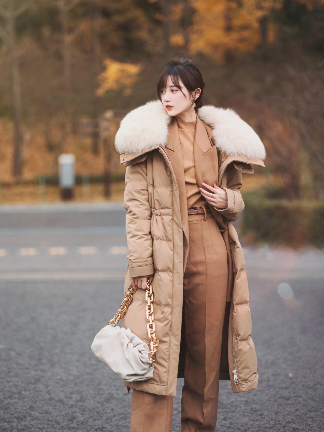 真正优雅的女人,冬季都穿“羽绒服”,这些造型适合普通人借鉴