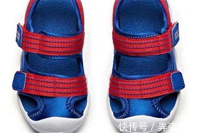 孩子|8种凉鞋被列入“黑名单”,娃穿了易O型腿、足外翻,家长别买了