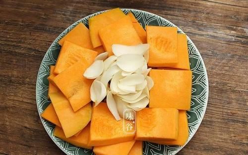 南瓜蒸百合|立秋后，最该吃的不是黄瓜而是它，蒸一蒸就上桌，营养去燥倍儿香