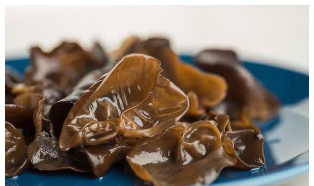 卤味|女子因吃了隔夜菜被送进医院?这2种隔夜菜最好扔掉