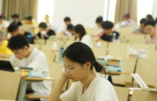 目前国内“最高层次”的学历是什么？多数人回答博士后，却不正确