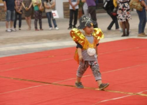 冯女士|家长看完幼儿园午睡实拍,再也不买这种衣服了,你家没准也有