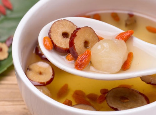 泡水|枸杞泡水好处多，但要注意不能和“它”一起泡，后果你承担不起