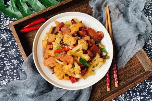 放水|非常的下饭,腊肉干锅花菜,就是不放水