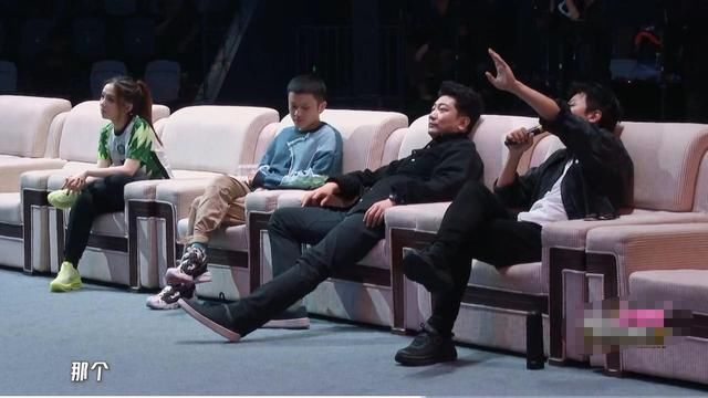 凑齐“跑男”和“极挑”的新综艺《哈哈哈哈哈》，怎么这么无聊？