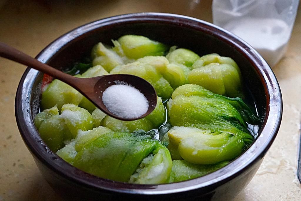  上海青|酸菜这样方法超简单，6天变酸，不易腐烂更加酸脆，自己腌够味道