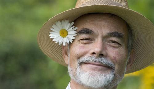 50岁以上人群,多按摩这3个穴位,增强免疫力,离长寿更近一步