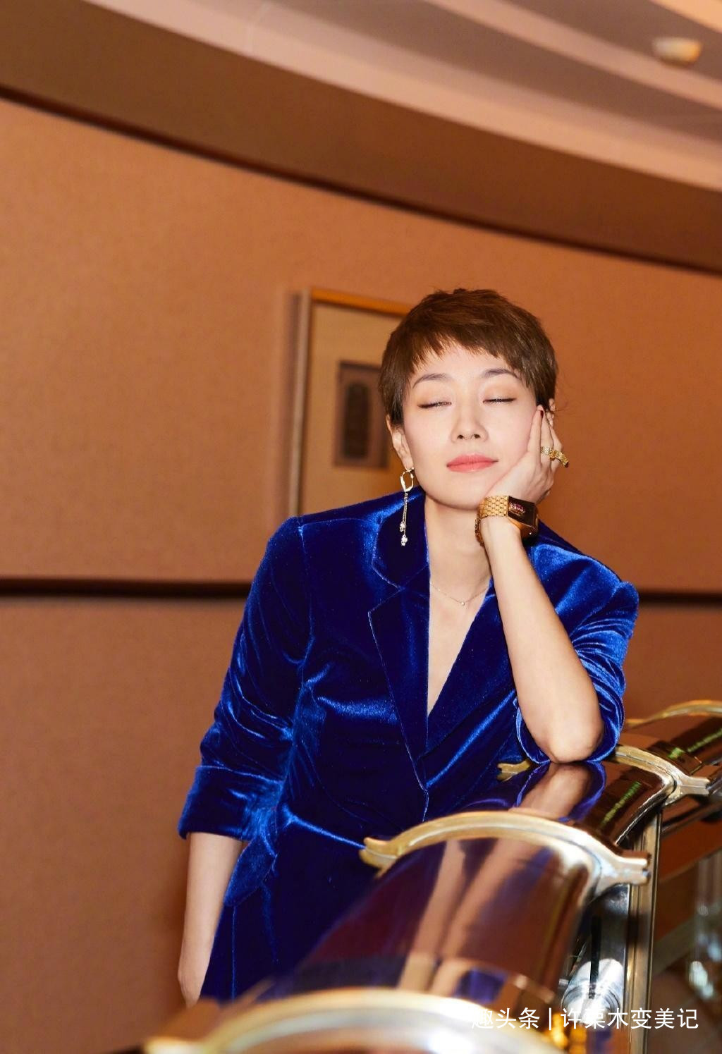 女性|奔五的女人尽量别留长发、烫卷发,推荐这5款发型,太减龄了