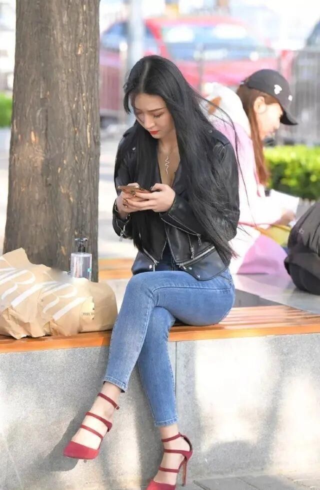 牛仔裤|逛街如何显时髦看牛仔裤“脸色”行事,会有意想不到的收获