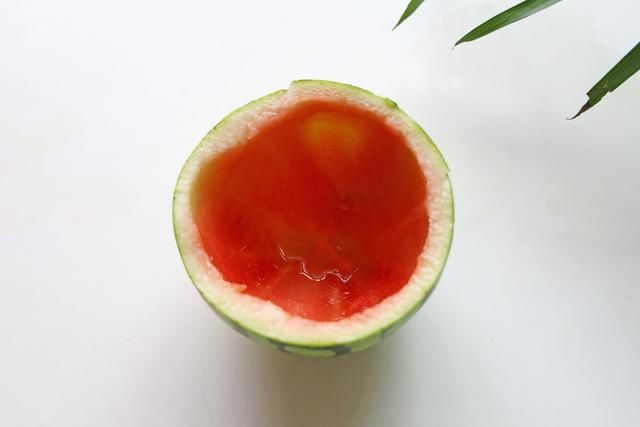 孩子|西瓜果冻，夏日消暑首选，两块钱能做一堆，孩子特爱吃