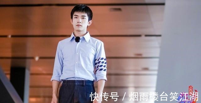 央视选秀《华彩少年》开始录制,易烊千玺现身,首轮考验是笔试