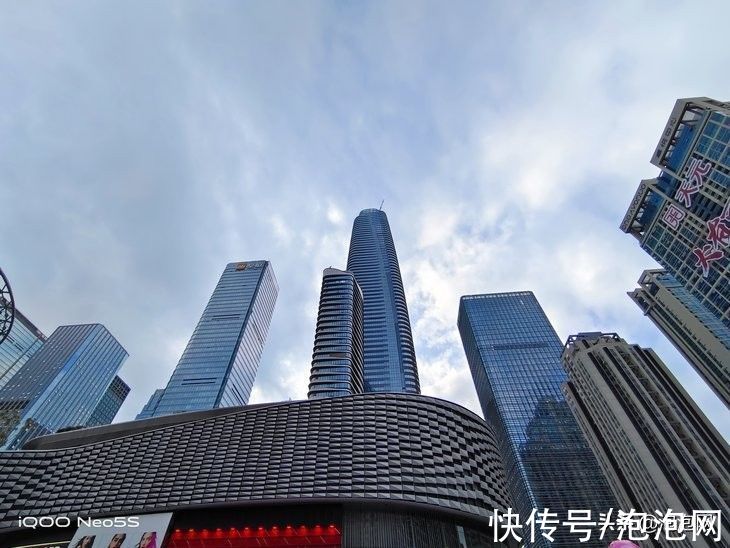 和平精英|iQOO Neo5S手机评测 骁龙888搭配独显芯片Pro