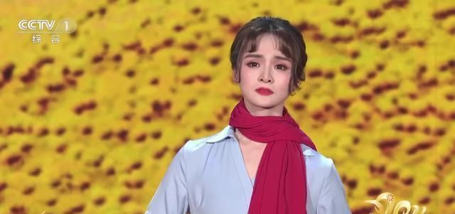 央视春晚王琪为骆文博“做嫁衣”，明明是唱歌，注意力被舞者吸引