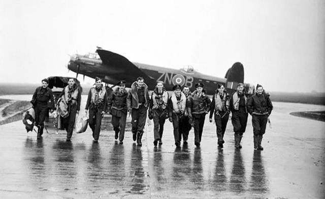 竟要|今早你吃的培根鸡蛋，在二战期间，英军飞行员竟要用命来换