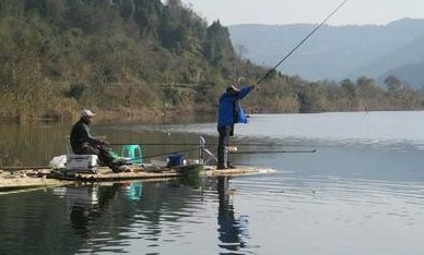 冬天怎么钓鲫鱼？用饵、钓位、天气、装备、技巧一个都不能少