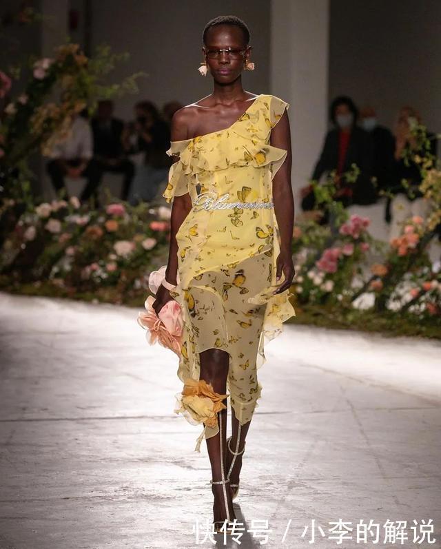 米兰时装周线下T台回归,Blumarine2021春夏系列演绎浪漫时装盛宴