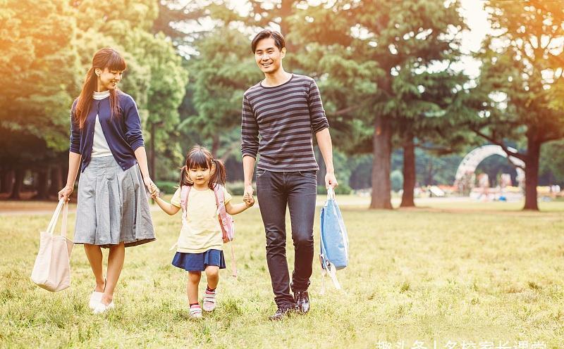 孩子|不想孩子以后被说没家教？父母要教会他几件事，现在看刚刚好