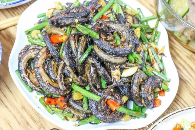 大锅|周末家人团聚,我做了6荤2素,一家人吃了一大锅米饭!